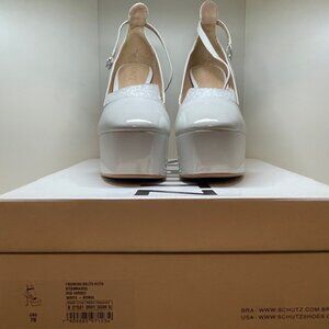 Schutz Fechado Salto Alto High Heel